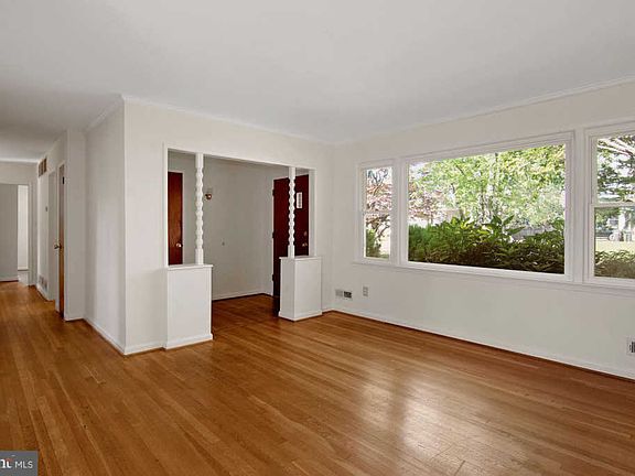 4th image of 6807 Dean Dr