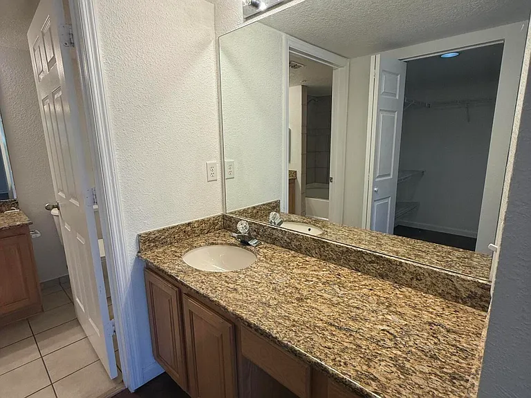 231 SW Palm Dr #107 — Photo 11