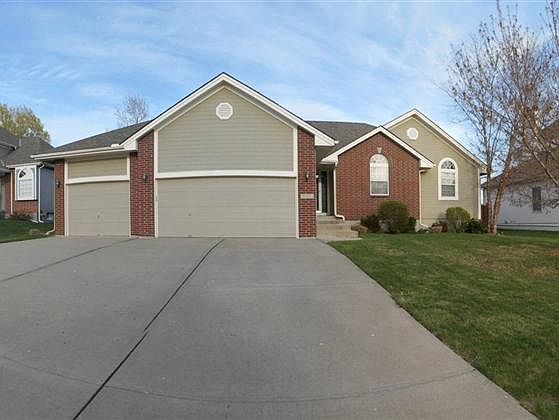 2nd image of 3809 SW Sandstone Dr