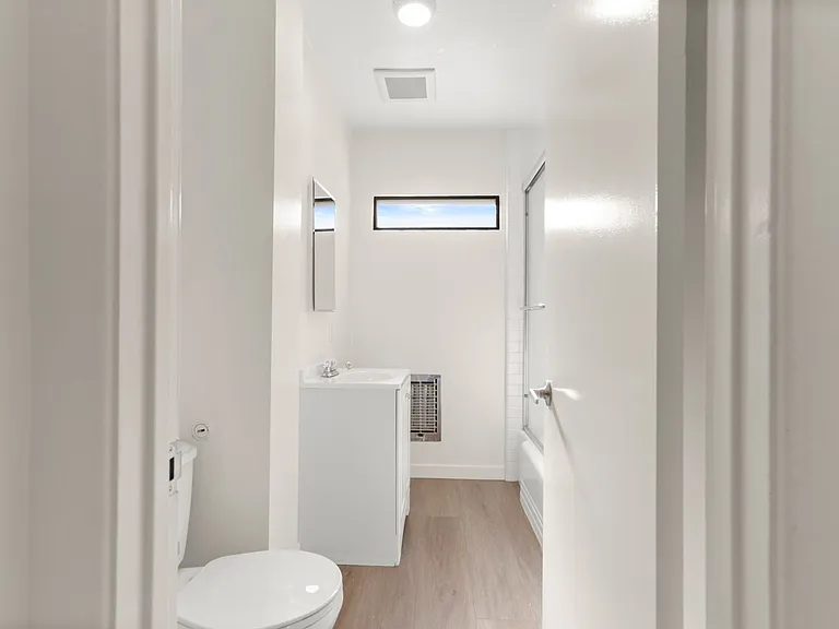 (El/Fe/Yo:B) 2648-2662 23rd Street — Photo 8