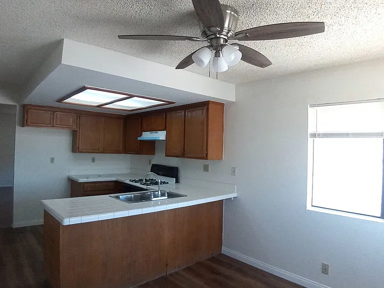 510 E Avenue Q2 #A — Photo 2