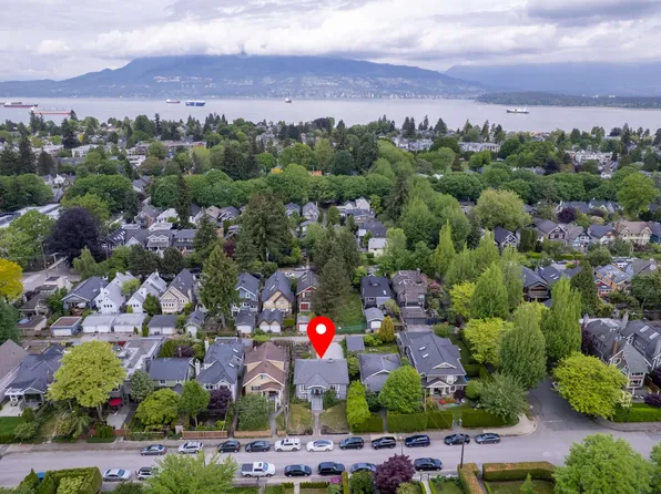 3425 W 8th Ave, Vancouver, BC V6R 1Y6