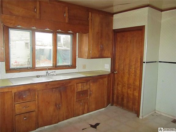 3rd image of 103 Lincoln Ave