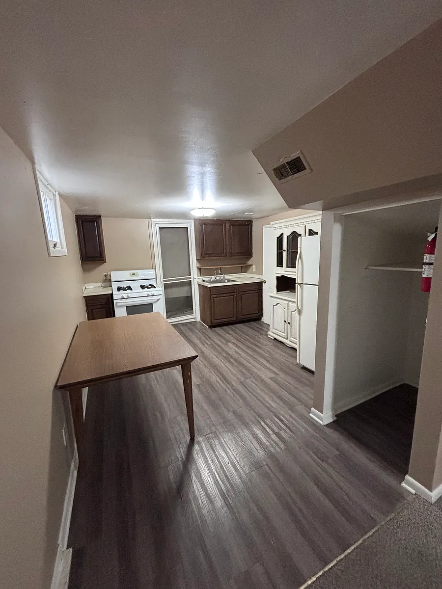 Building Photo - 908 S Park St #4