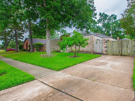 2nd image of 9902 Antrim Ln