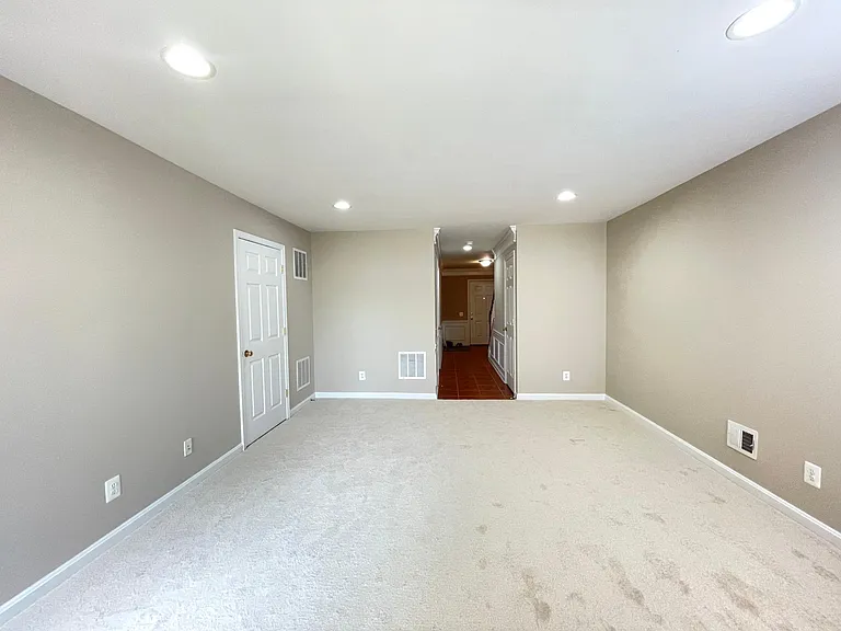 8203 Singleleaf Ln — Photo 29
