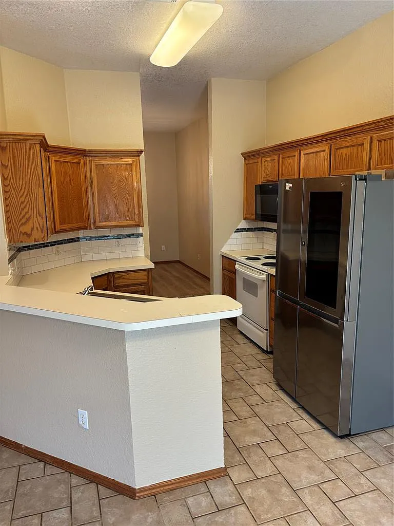 3 bed, 1744 sqft, $1,700 — Photo 4