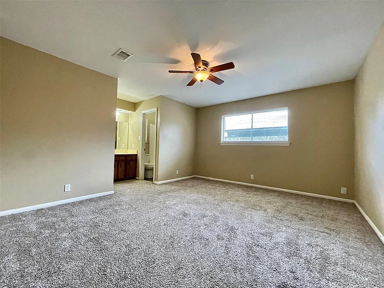 241 Crestwood St — Photo 13