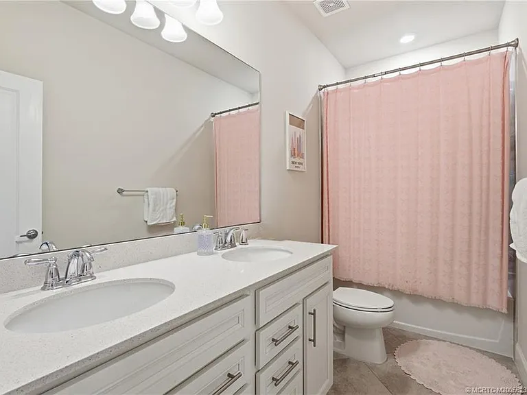 1871 SE Tarni Way — Photo 14