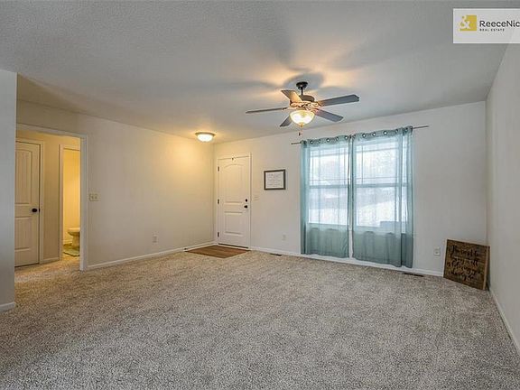 So light and bright living area with ceiling fan.