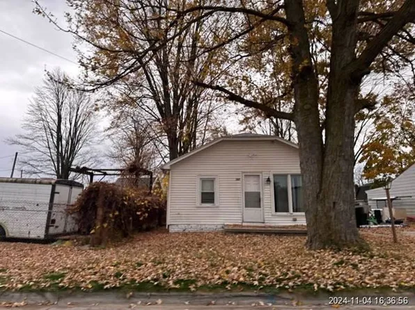 327 Bowery St, Marine City, MI 48039