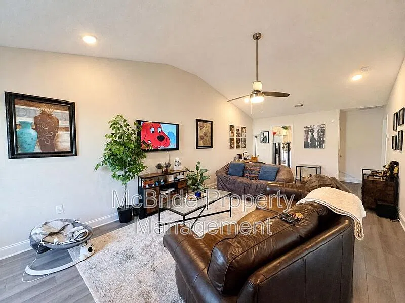 2 bed, 2.0 bath, 1103 sqft, $1,795 — Photo 4