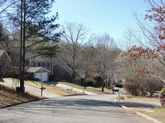 5th image of 3285 Summer View Dr