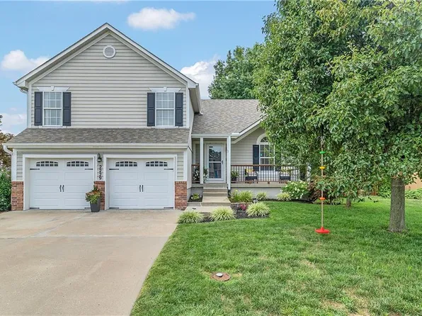 2229 NE Maybrook Dr, Blue Springs, MO 64029