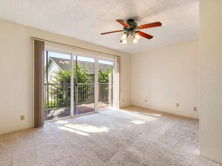 5721 Hendrickson Ave — Photo 17