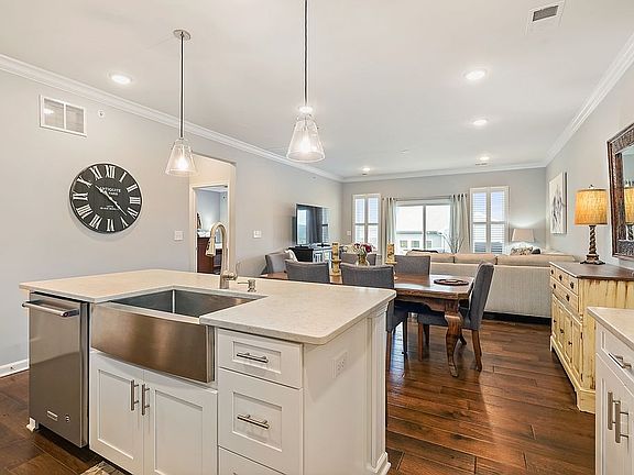 4th image of 27 Broom Dr
