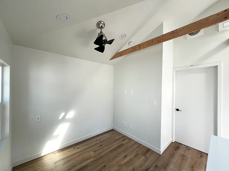 632 E 122nd St — Photo 12
