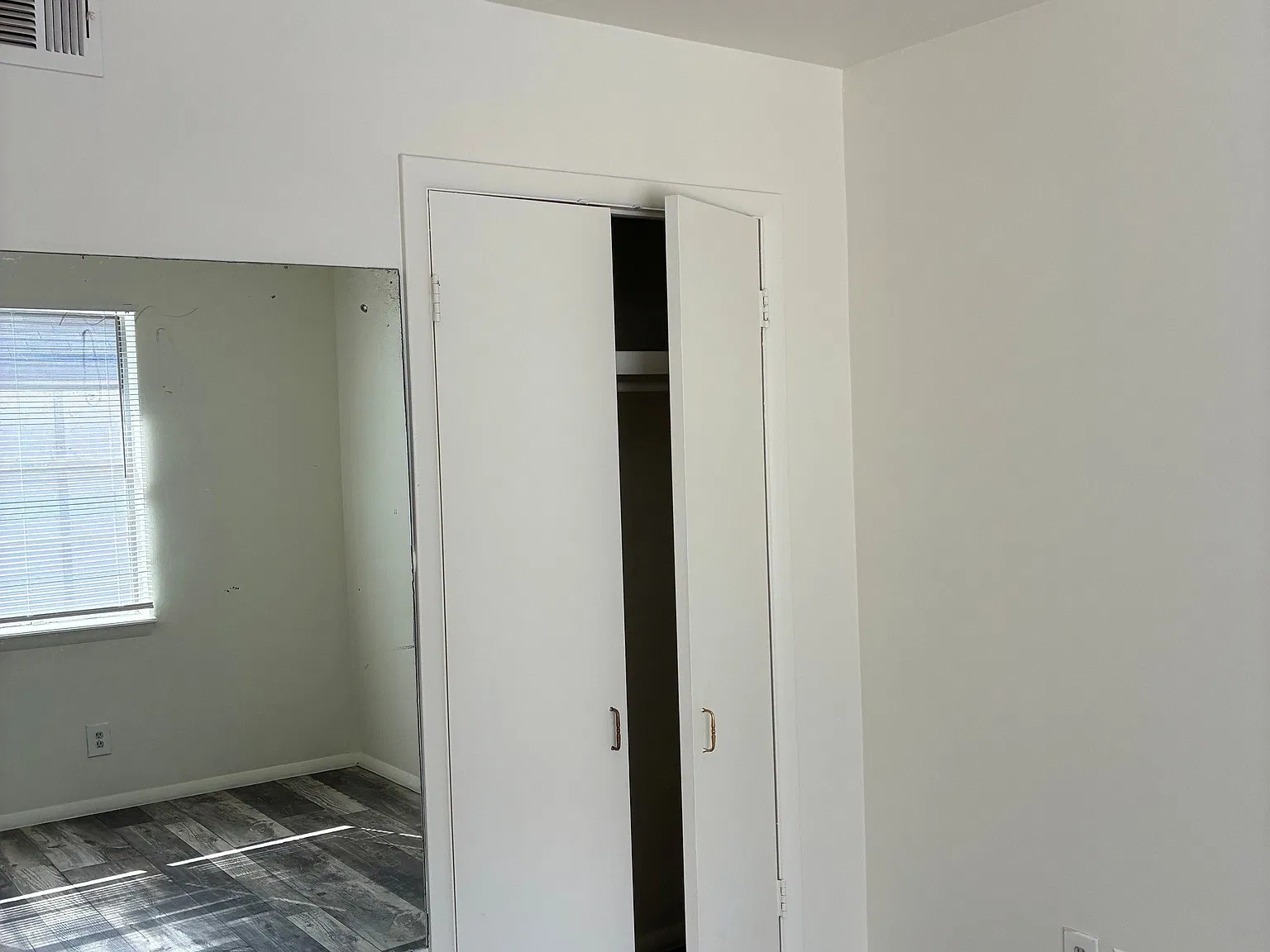 2 bed, 1.5 bath, 994 sqft, $1,100 — Photo 4
