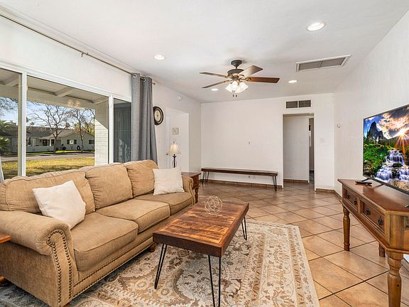 4th image of 2226 E Earll Dr