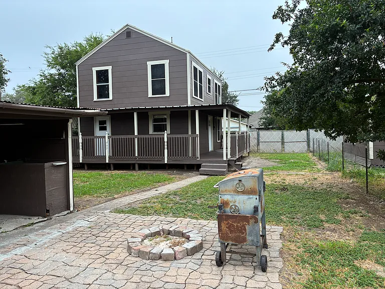 526 E Fordyce Ave — Photo 2