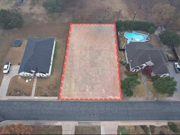 2105 Bois D Arc Dr, Bonham, TX 75418