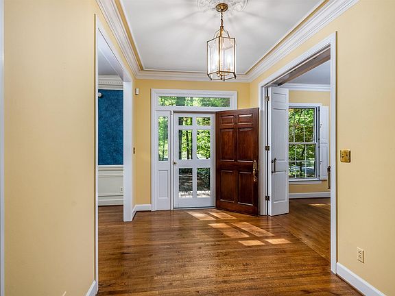 5th image of 3842 Cove Dr