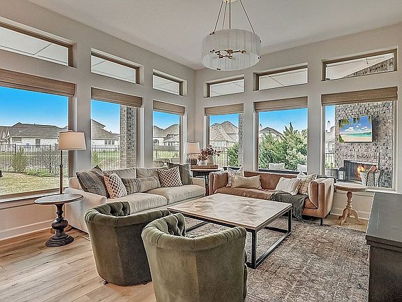2nd image of 220 Estima Ct