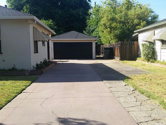 2nd image of 1749 De Ovan Ave