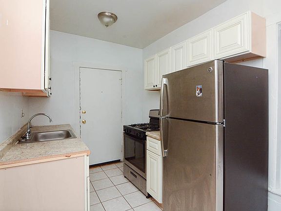 3rd image of 931 W Sunnyside Ave #S1