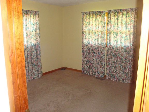 3rd image of 5011 Sunny Acres Dr