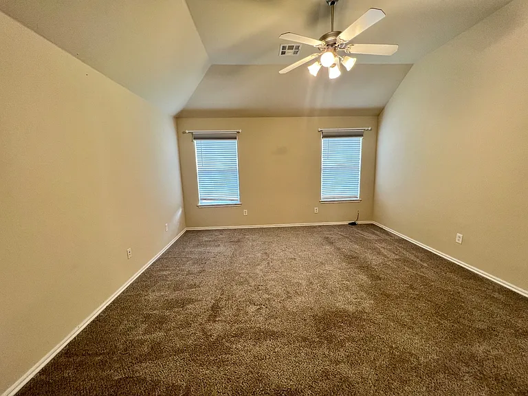 2205 SW 93rd St — Photo 17