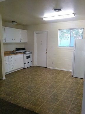 2nd image of 1421 N Alvernon Way