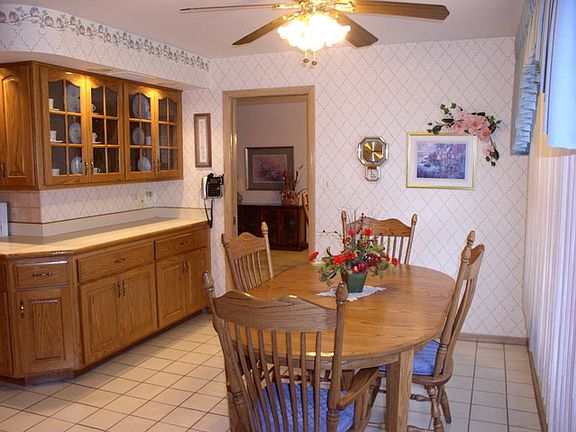 5th image of 10320 Lockwood Ave