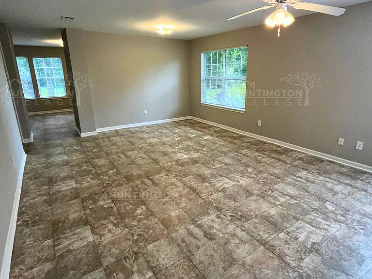 109 Andra Ave — Photo 2