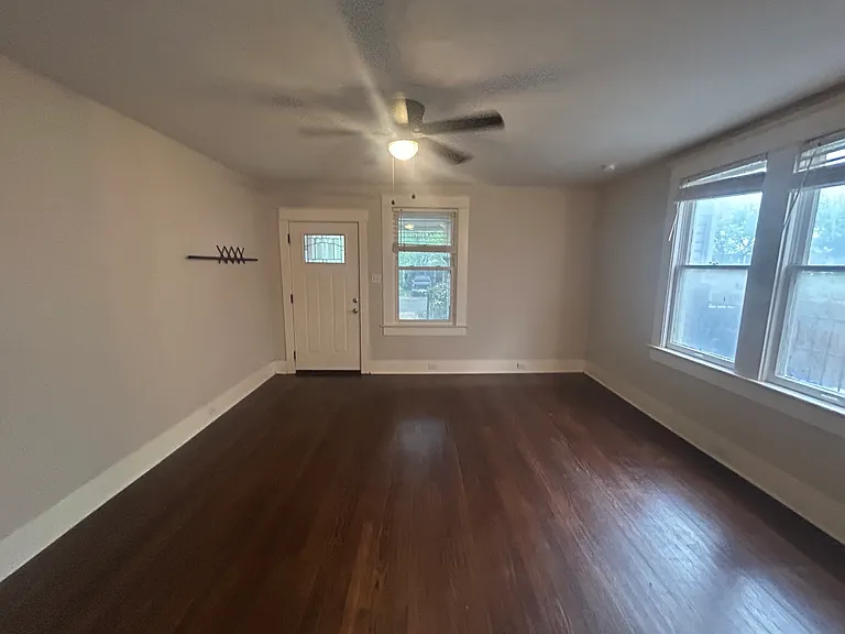 1026 W Gramercy Pl #2 — Photo 3