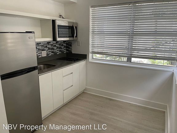 5th image of 619 Breakers Ave #104