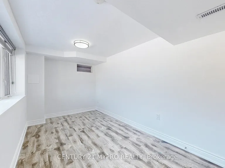 13 Manor Glen Cres #BASEMENT — Photo 15