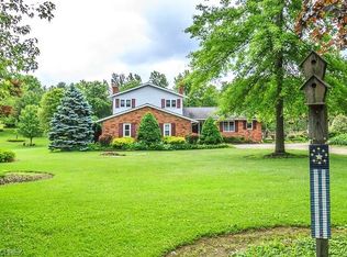 13801 Oak Tree Trl, Chardon, OH 44024