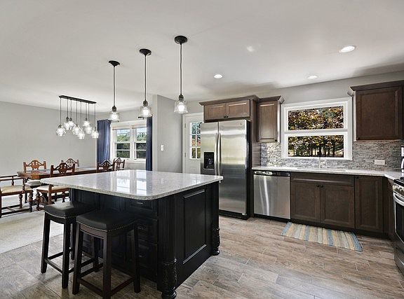 3rd image of 21W581 Park Ave