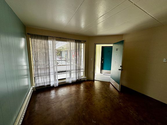 3rd image of 901 SW Saint Clair Ave #307