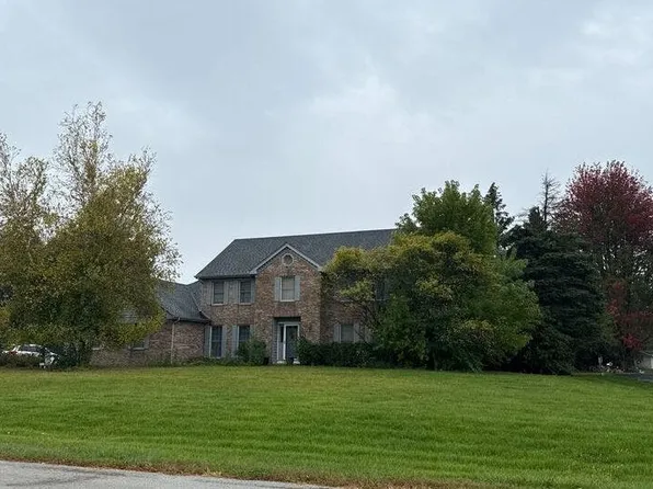 38W725 Cloverfield Dr, St Charles, IL 60175
