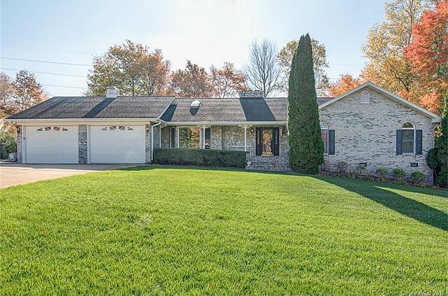 1st image of 207 Chateau Dr