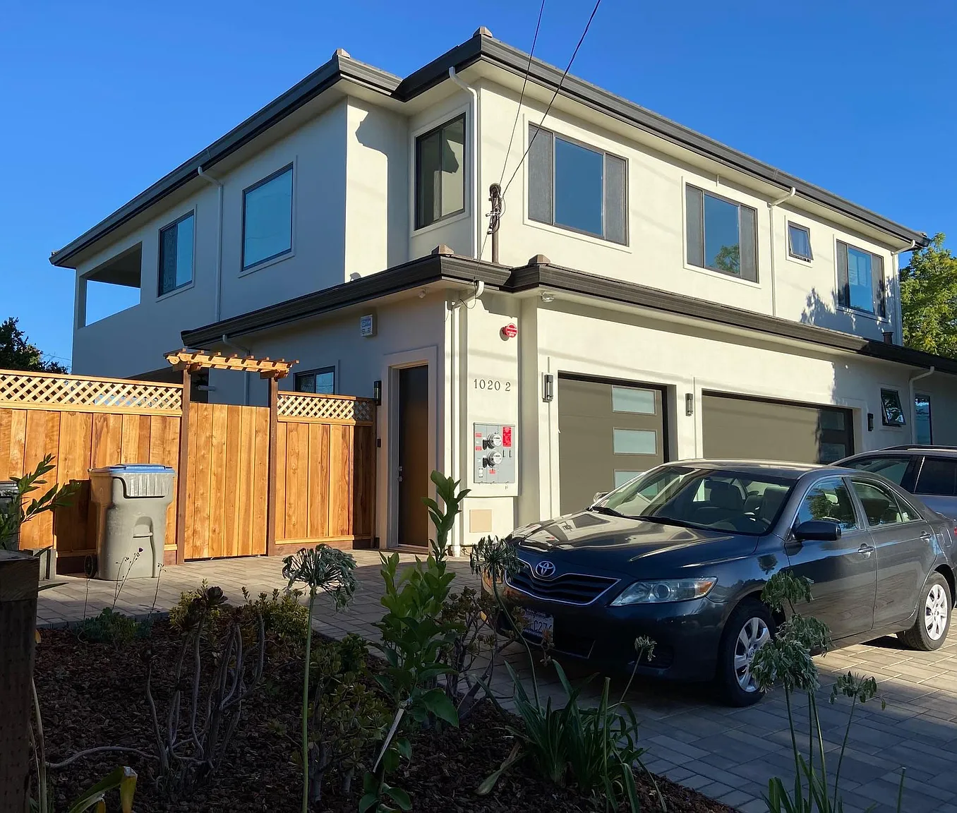 1020 W Riverside Way photo 1