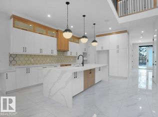 6730 Crawford Way SW, Edmonton, AB T6W4L8
