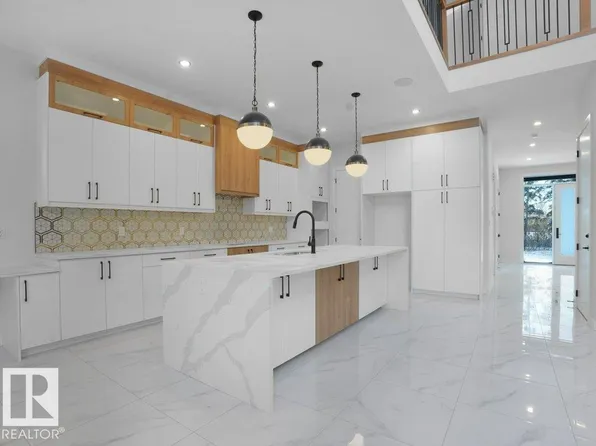 6730 Crawford Way SW, Edmonton, AB T6W 4L8