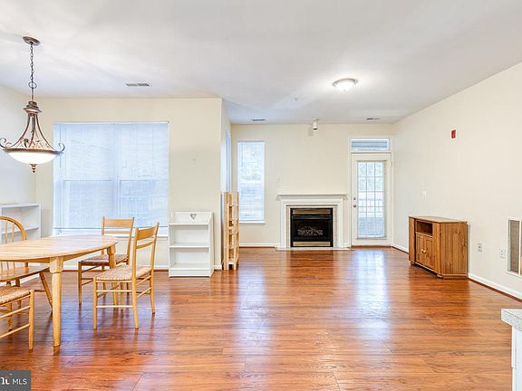 3rd image of 400 Symphony Cir Unit 215I