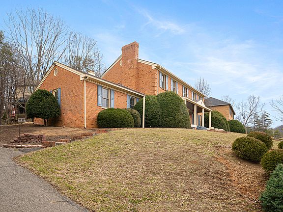 4th image of 5017 Meadow Creek Dr