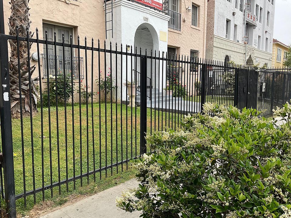 1st image of 238 S Kenmore Ave #310