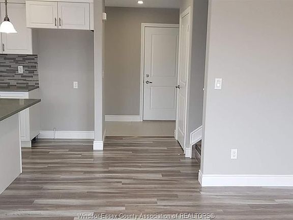 5th image of 3586 Hallee Cres