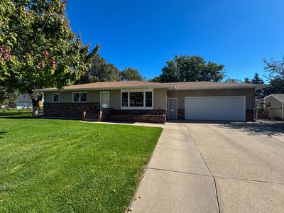 1714 McIlvaine Ct SW, Huron, SD, 57350